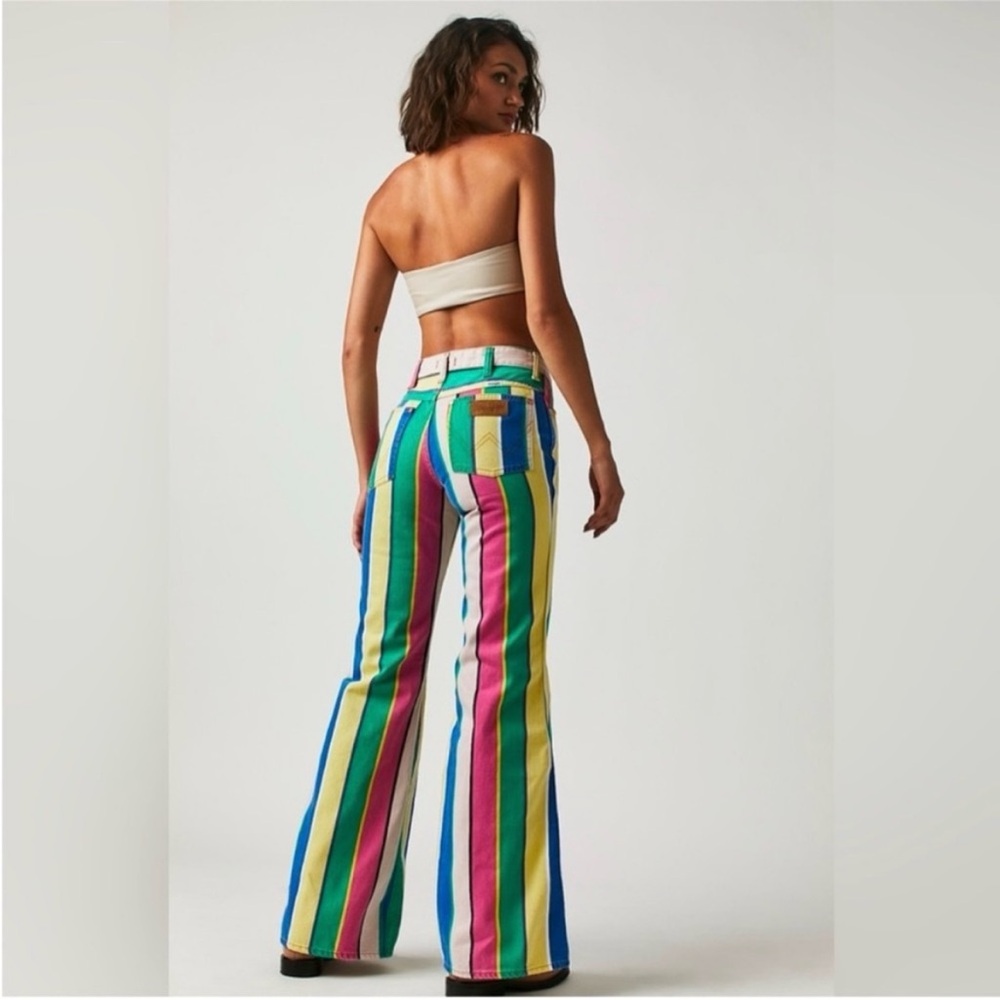 WRANGLER X FREE PEOPLE EXCLUSIVE WANDERER 622 HIGH RISE FLARES RAINBOW‎ STRIPE - Picture 7 of 15